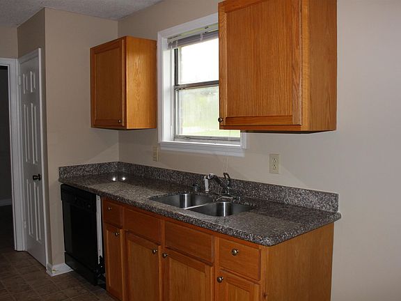 5th image of 801 Knox Ln