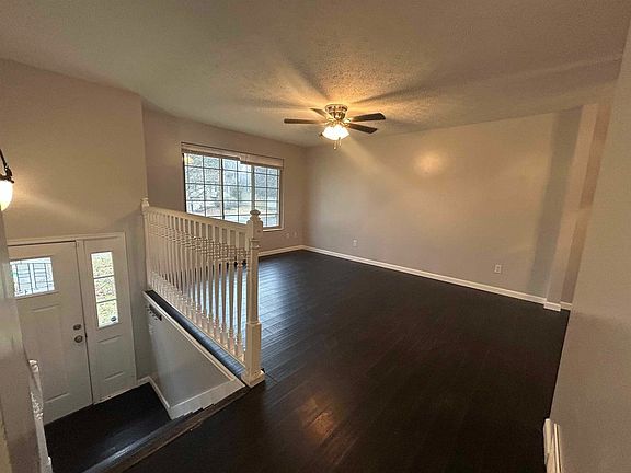 3rd image of 472 Courtney Dr