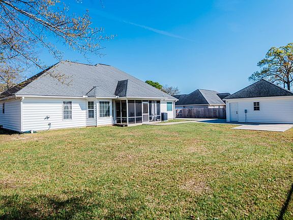 3rd image of 100 Crystal Ridge Cir