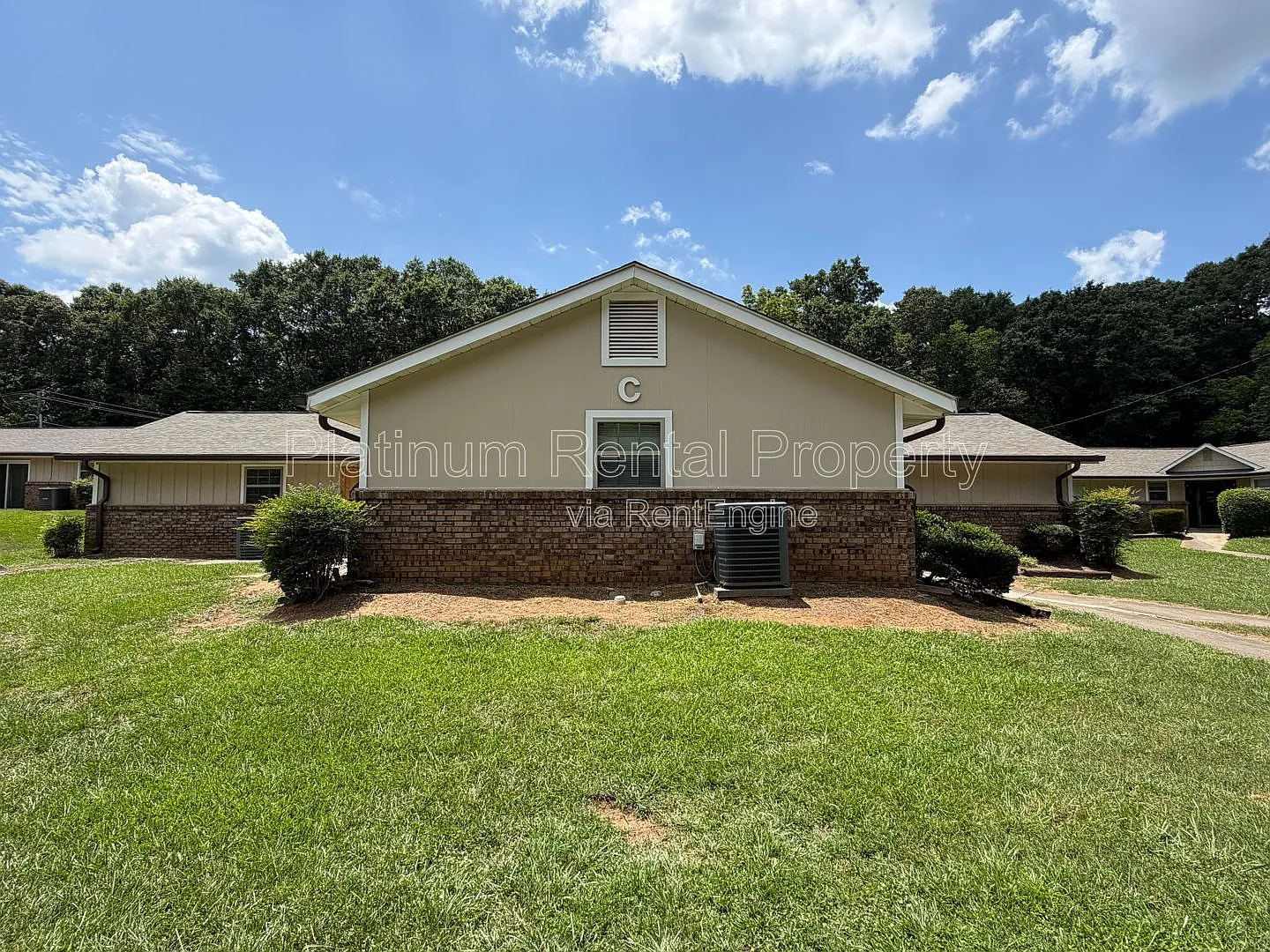 2 bed, 1.0 bath, 649 sqft, $1,099 — Photo 1