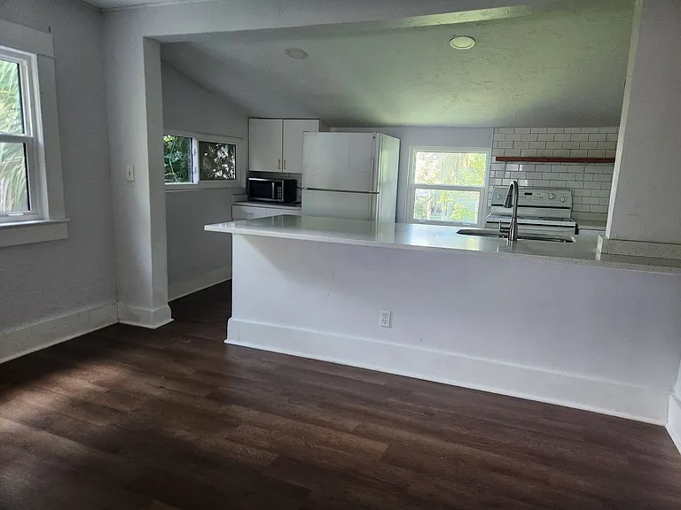125 Palm Pl — Photo 4