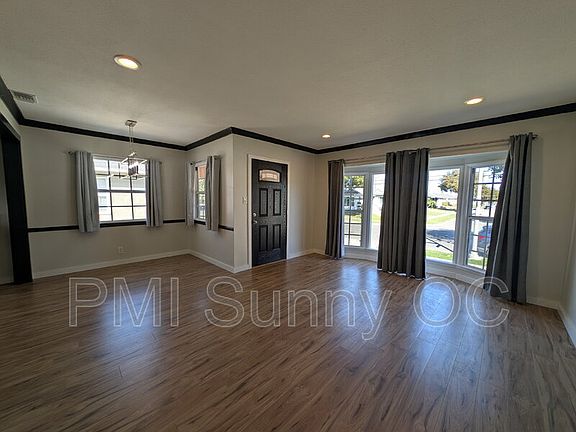 2nd image of 4973 Dunrobin Ave