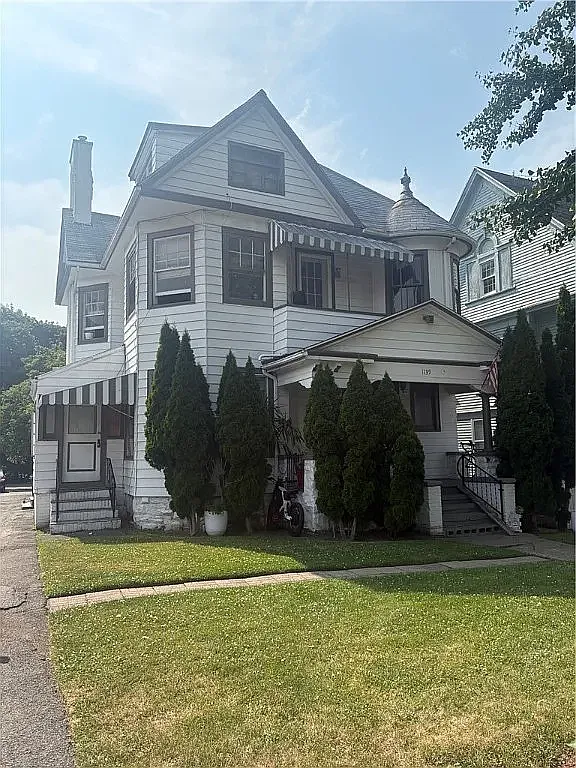 Building Photo - 1139 Saint Paul St