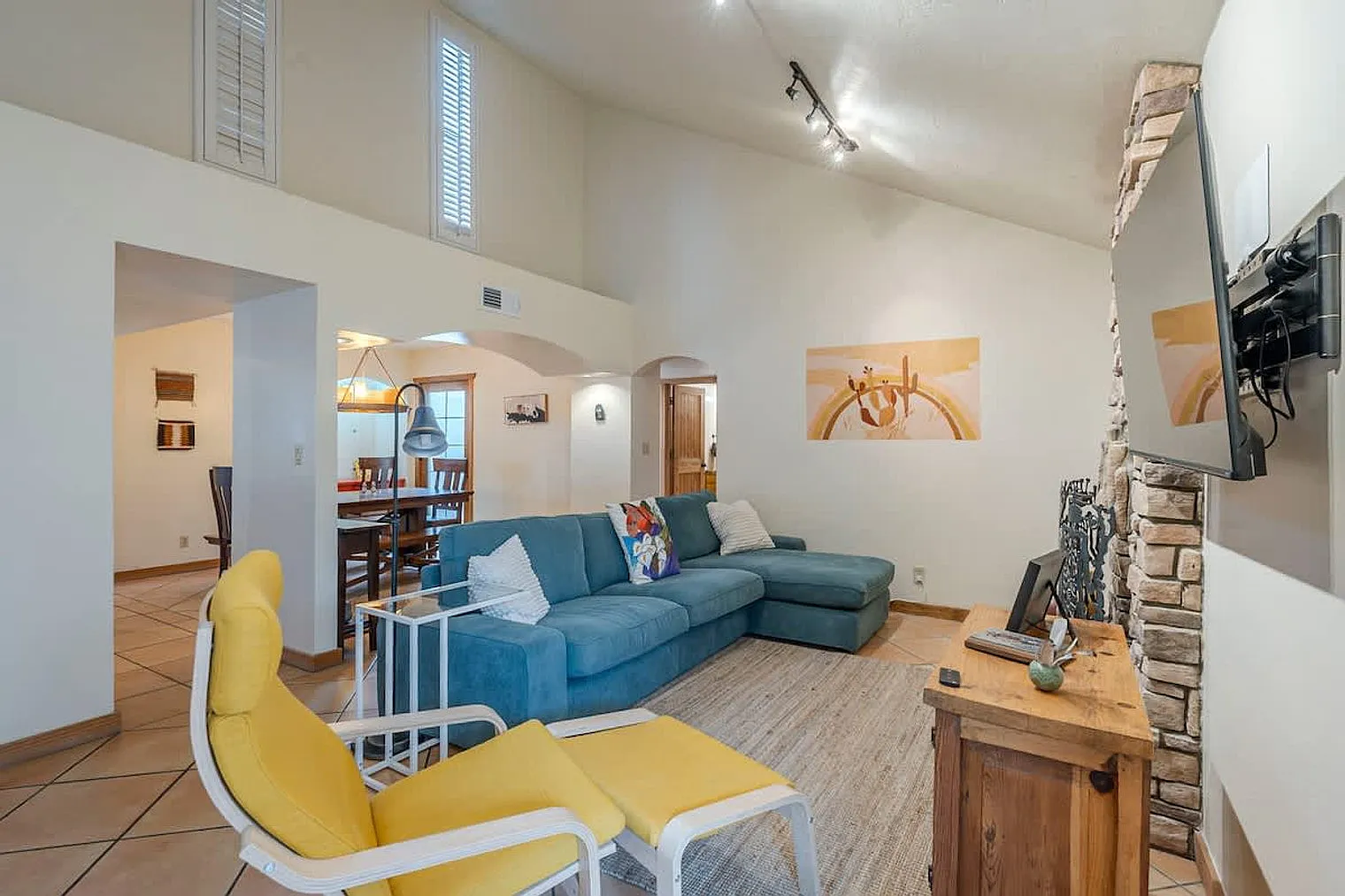 3 bed, 2.0 bath, $3,289 — Photo 2