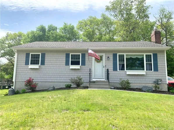 53 New York Road, Montville, CT 06370