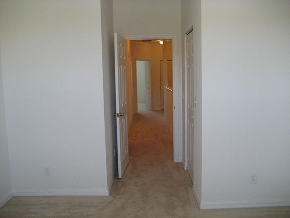 4th image of 956 Pipers Cay Dr