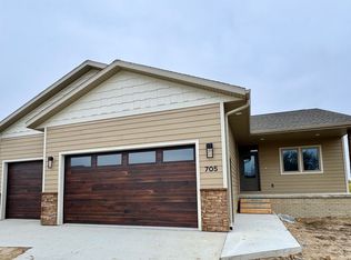 705 Mill Pond Rd, Rock Rapids, IA 51246