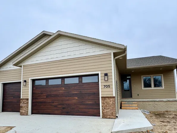 705 Mill Pond Rd, Rock Rapids, IA 51246