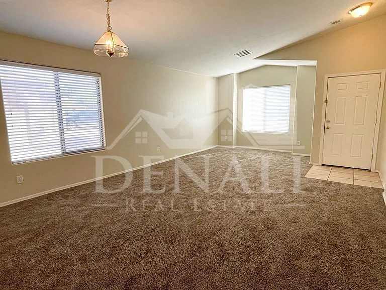 7220 S 55th Dr — Photo 3