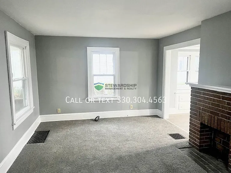 1012 Brown St — Photo 4