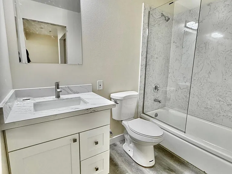 Maverick Apartments — Photo 13