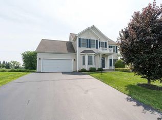 58 Huntswood Ln, Glenmont, NY 12077