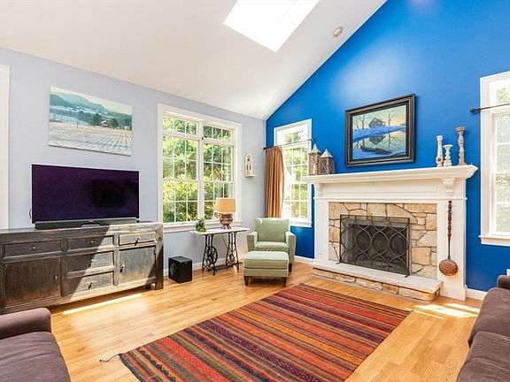3rd image of 14 Essex St