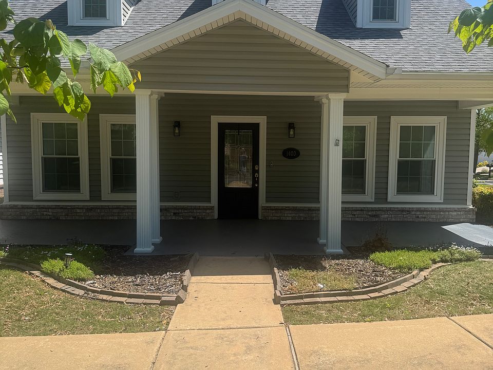1st image of 1400 NE Young Ave