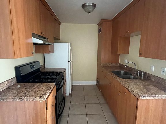 3rd image of 3205 S Shasta Cir S APT 206
