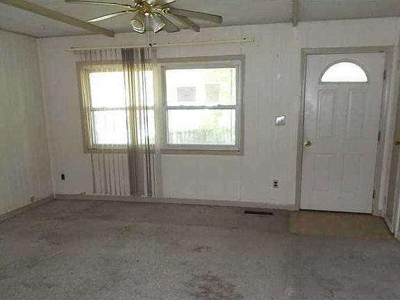 3rd image of 609 E Pine St