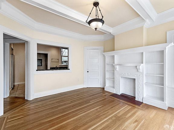 2nd image of 376 Frederick St #372