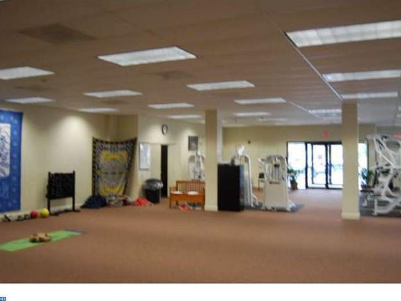 5th image of 943 Fairmont Ave