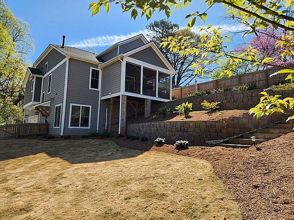 4th image of 515 Wilton St