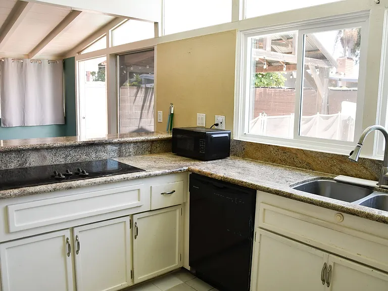 2432 W Transit Ave — Photo 12
