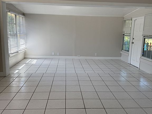 3rd image of 2626 Laurel Ave