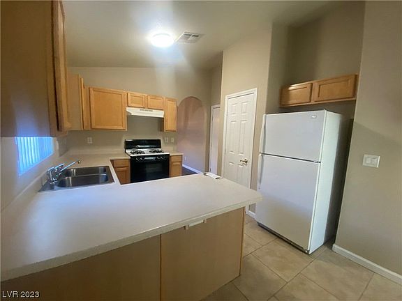 3rd image of 9613 Cedar Park Ave