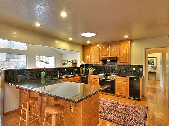 4th image of 2101 Blossom Valley Dr