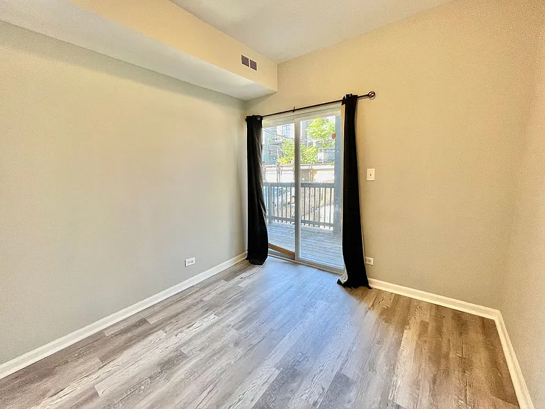 2424 W Iowa St — Photo 10
