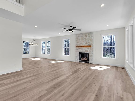 3rd image of 27 Barnett Valley Ct
