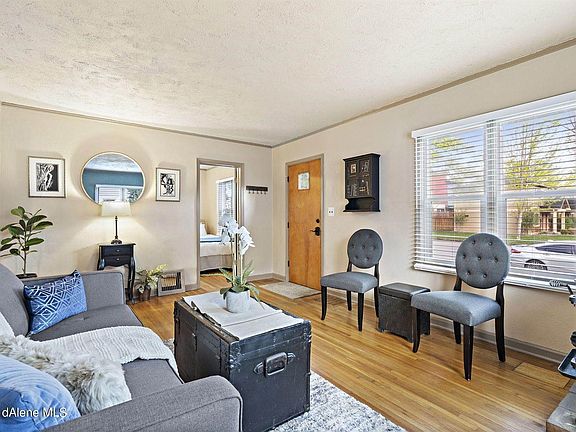 4th image of 909 E Mullan Ave