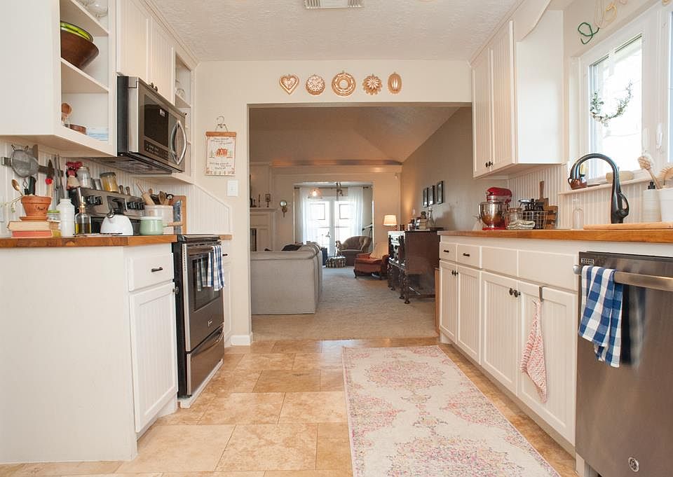 1st image of 2416 Meadow Green Dr