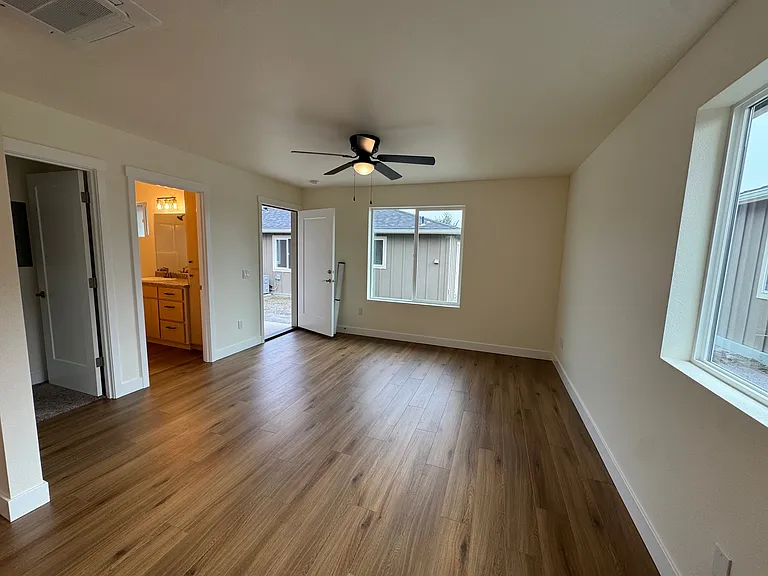 1654 NW Highland Ave #A — Photo 2