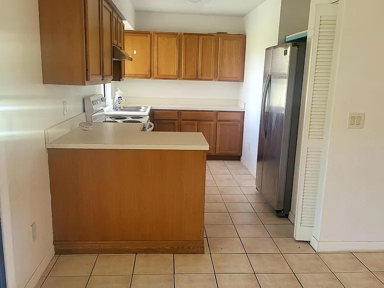 613 SW Pueblo Ter — Photo 3