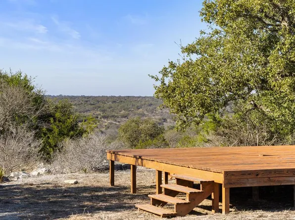 560 Cactus Trl, Johnson City, TX 78636