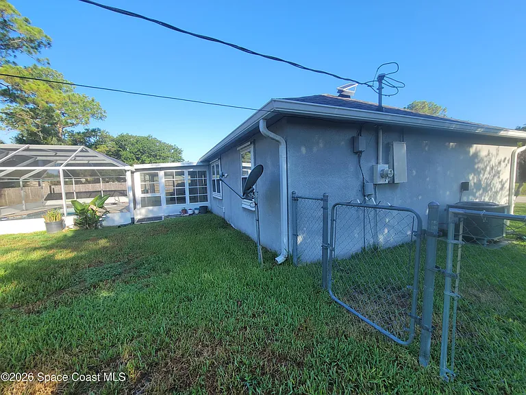 782 Simon St SE — Photo 66