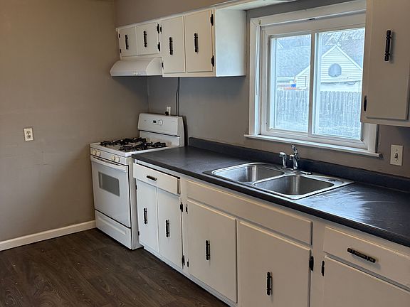 3rd image of 48 Payne Ave Unit 1
