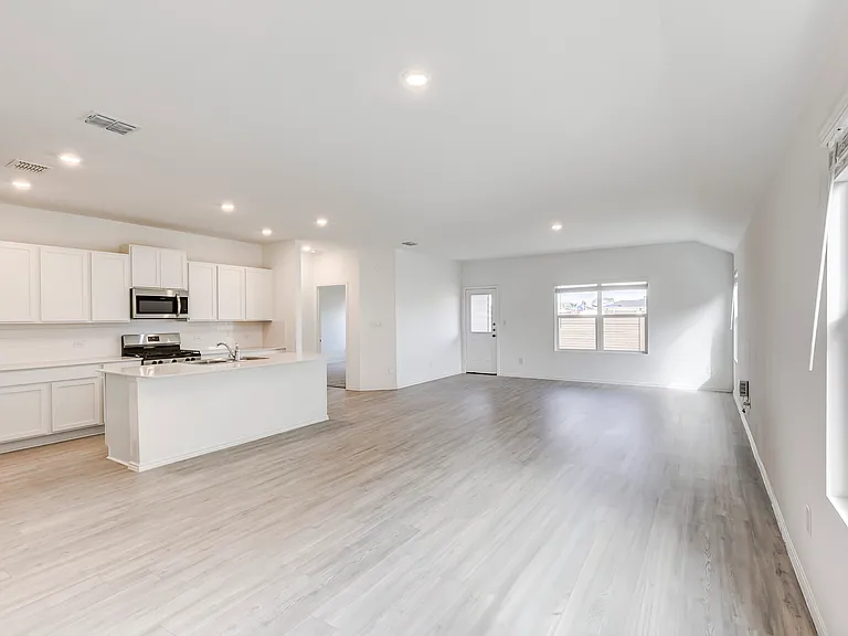 591 Avre Loop — Photo 16