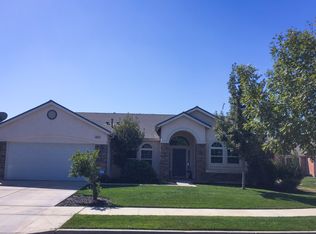6813 W Robinwood Ct, Visalia, CA 93291