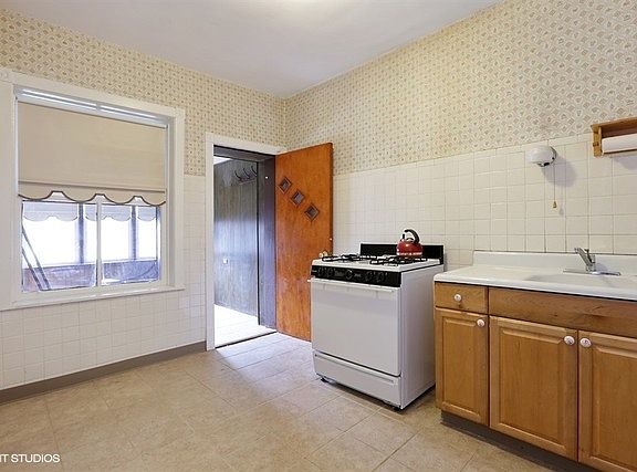 5th image of 1515 W Rosemont Ave