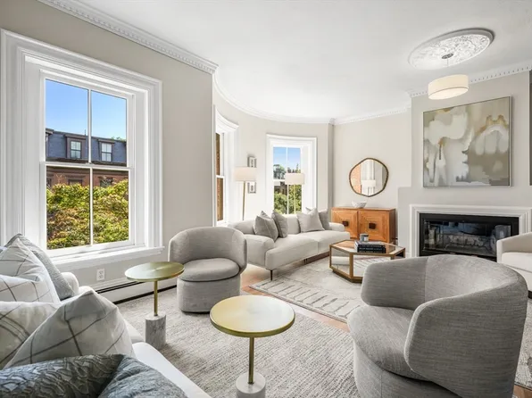 130 Pembroke St #4, Boston, MA 02118