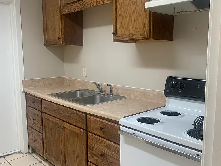 1629 Rankin Ave — Photo 6