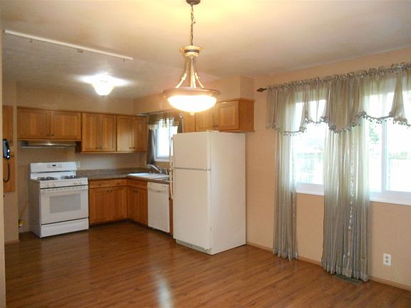 4th image of 1702 Thornhill Dr