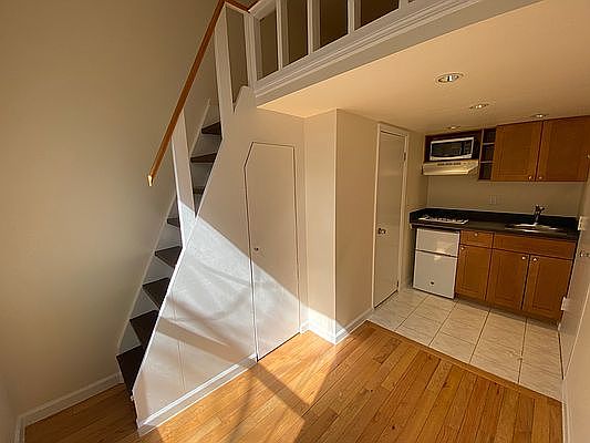 2nd image of 321 W 30th St APT B1