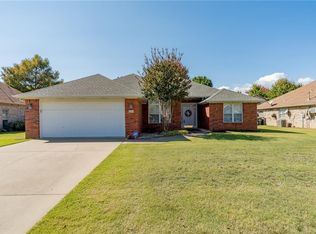 324 Bluff Dr, Lowell, AR 72745