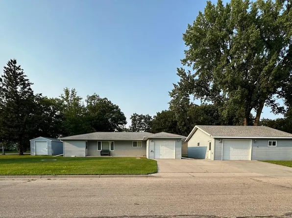 317 13th St W, Thief River Falls, MN 56701
