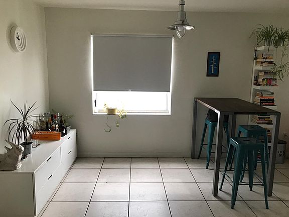 4th image of 1441 Lincoln Ct #401