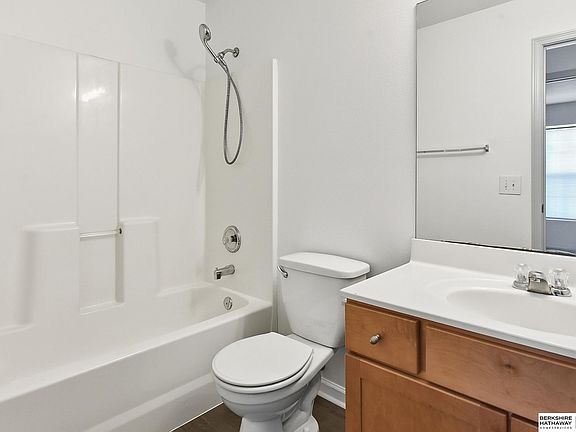 3rd image of 19373 U St