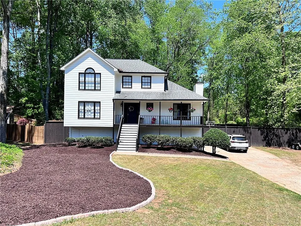3003 Maple Ln