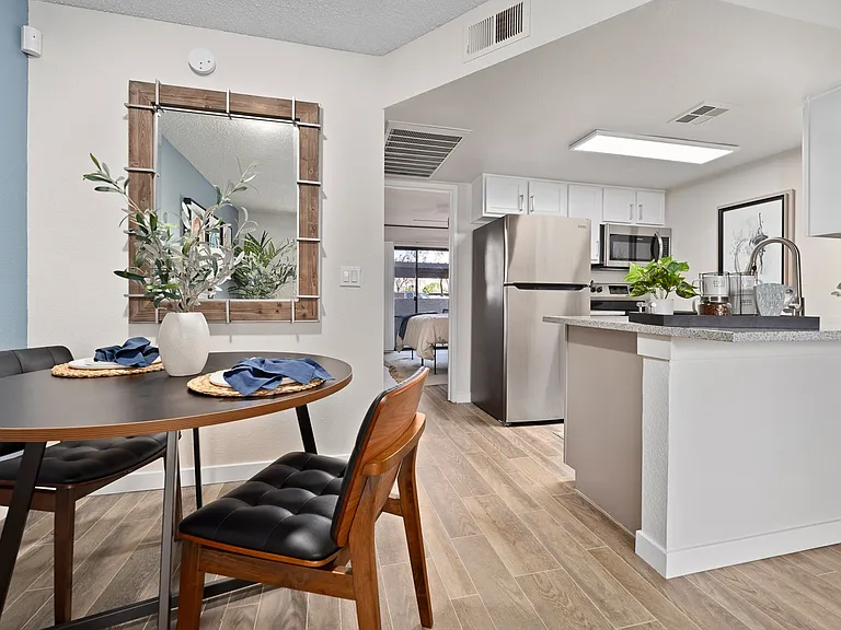 Solas Glendale — Photo 11