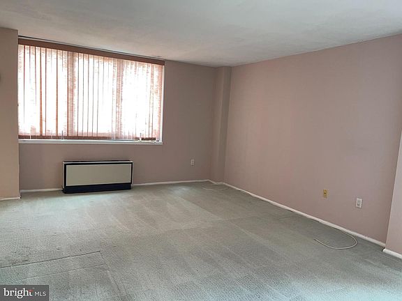 2nd image of 1420 Locust St APT 20Q